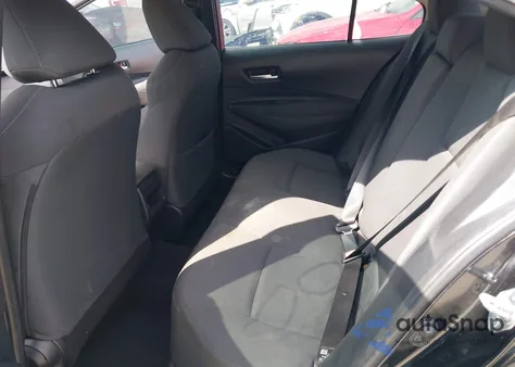 2021 Toyota Corolla Le z USA, uszkodzony, nr VIN 5YFEPMAE3MP179407